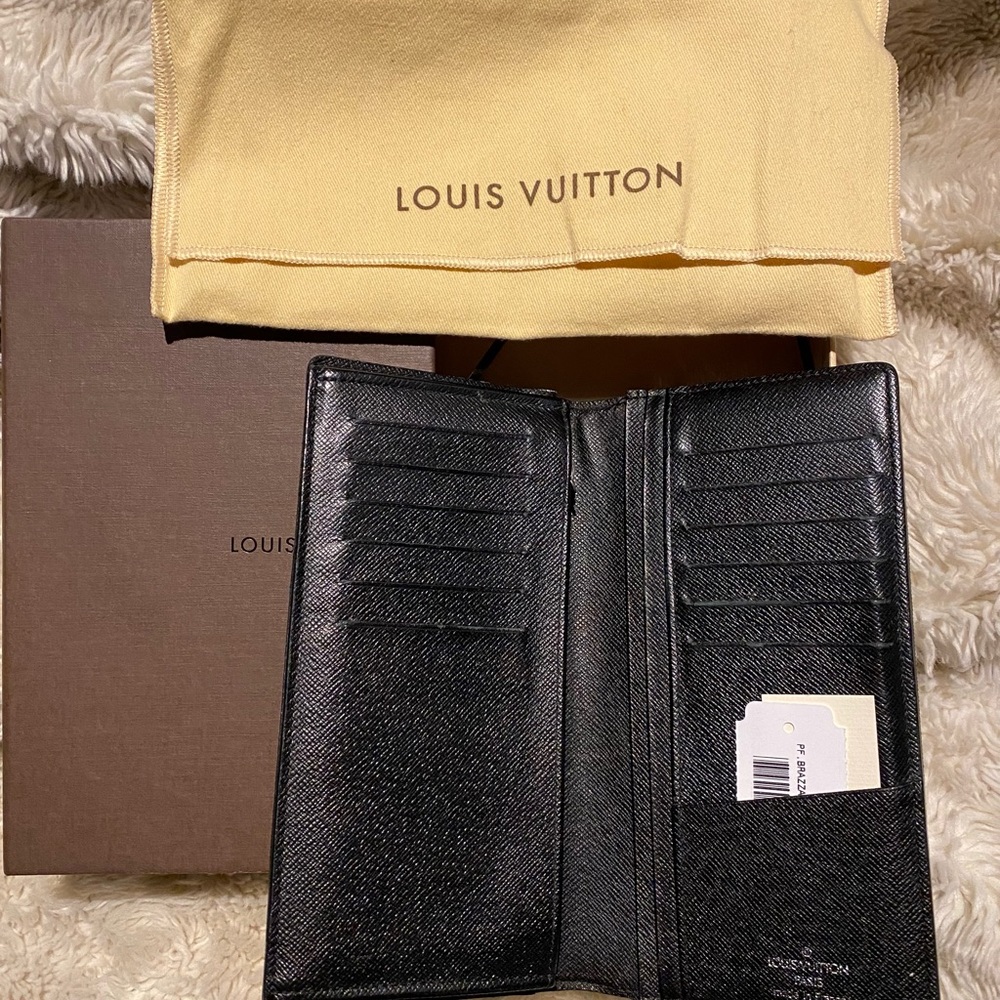 ♥️ Authentic Louis Vuitton Brazza Damier Canvas Wallet ♥️ - Picture 6 of 10